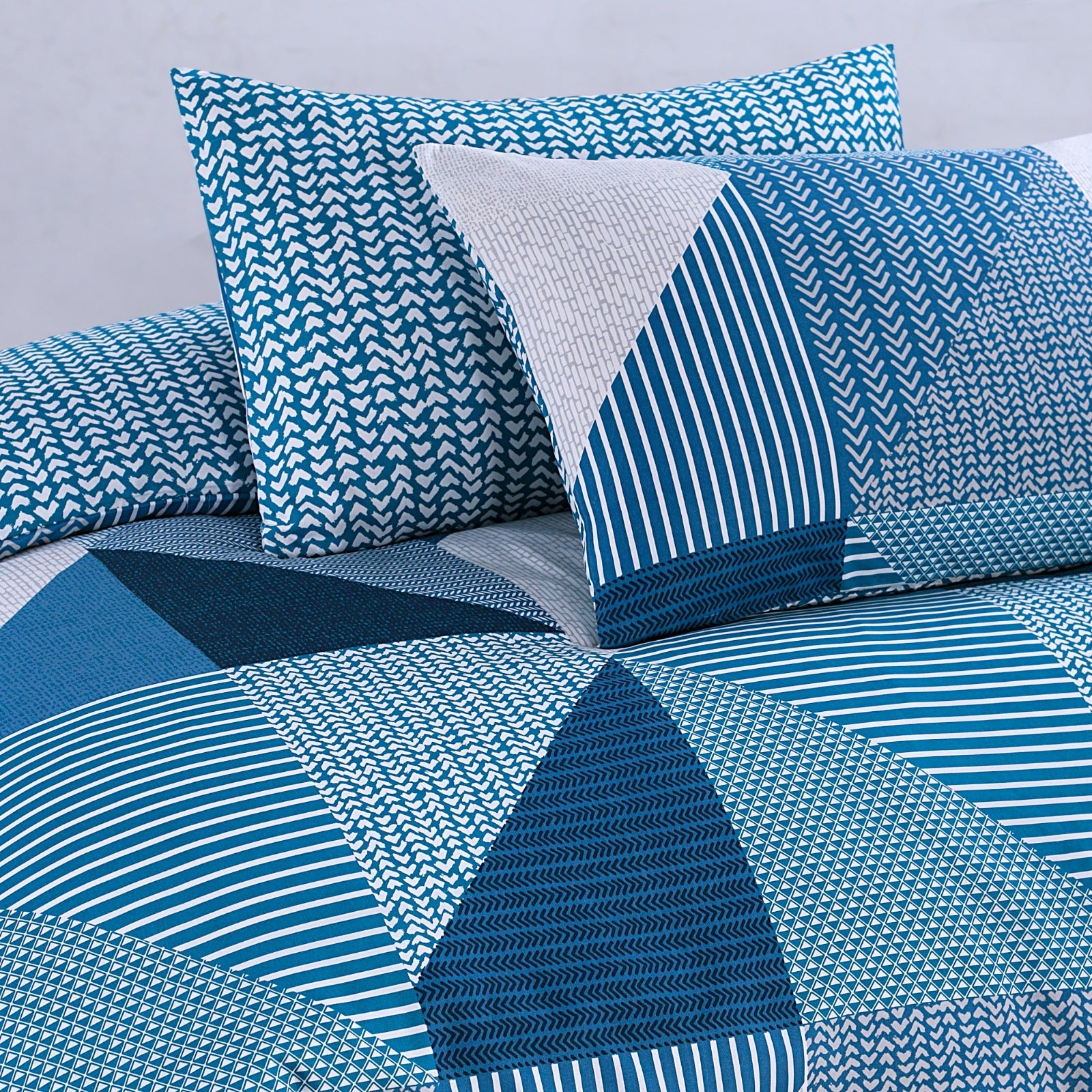 4 piece bedding set with fitted sheet and pillowcases