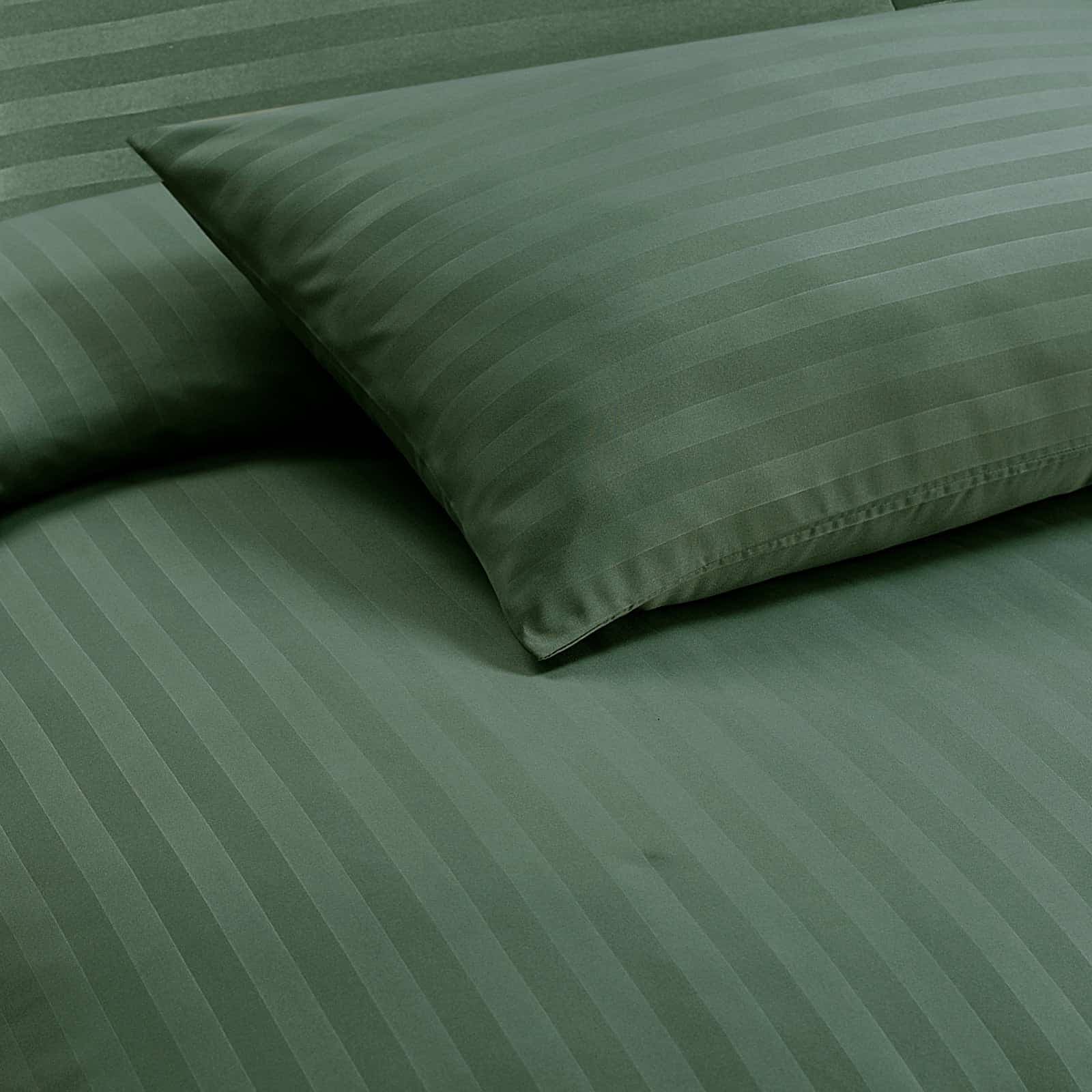 Premium green bedding set for master bedroom