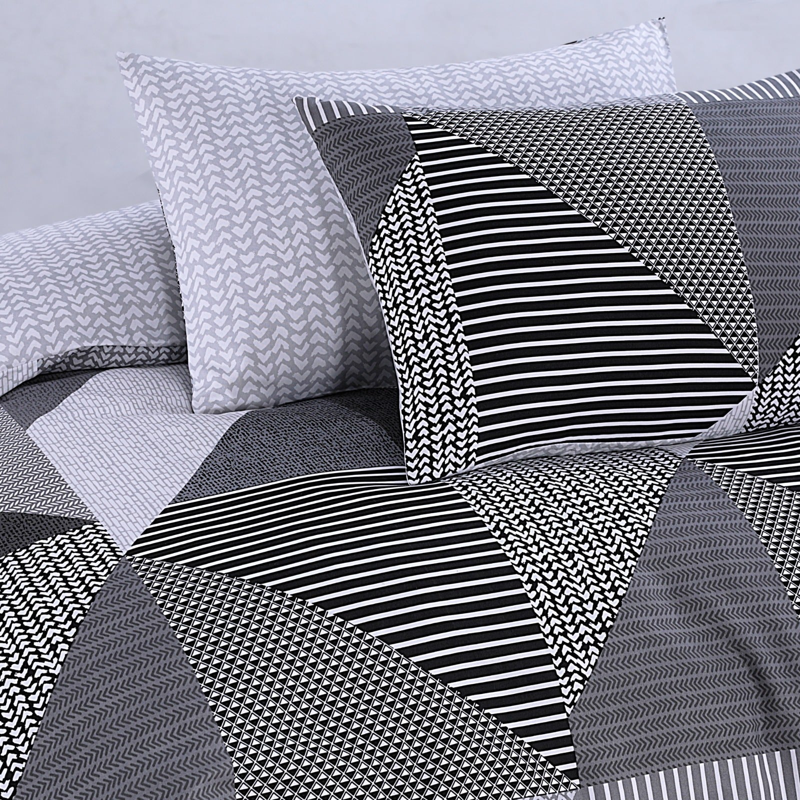 Complete Geo Grey Triad Bedding Set – UK Fit