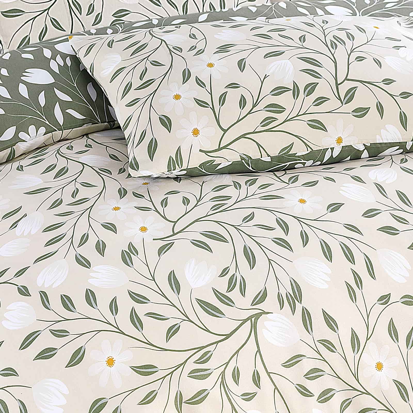 Complete bedding set with duvet and fitted bed sheet