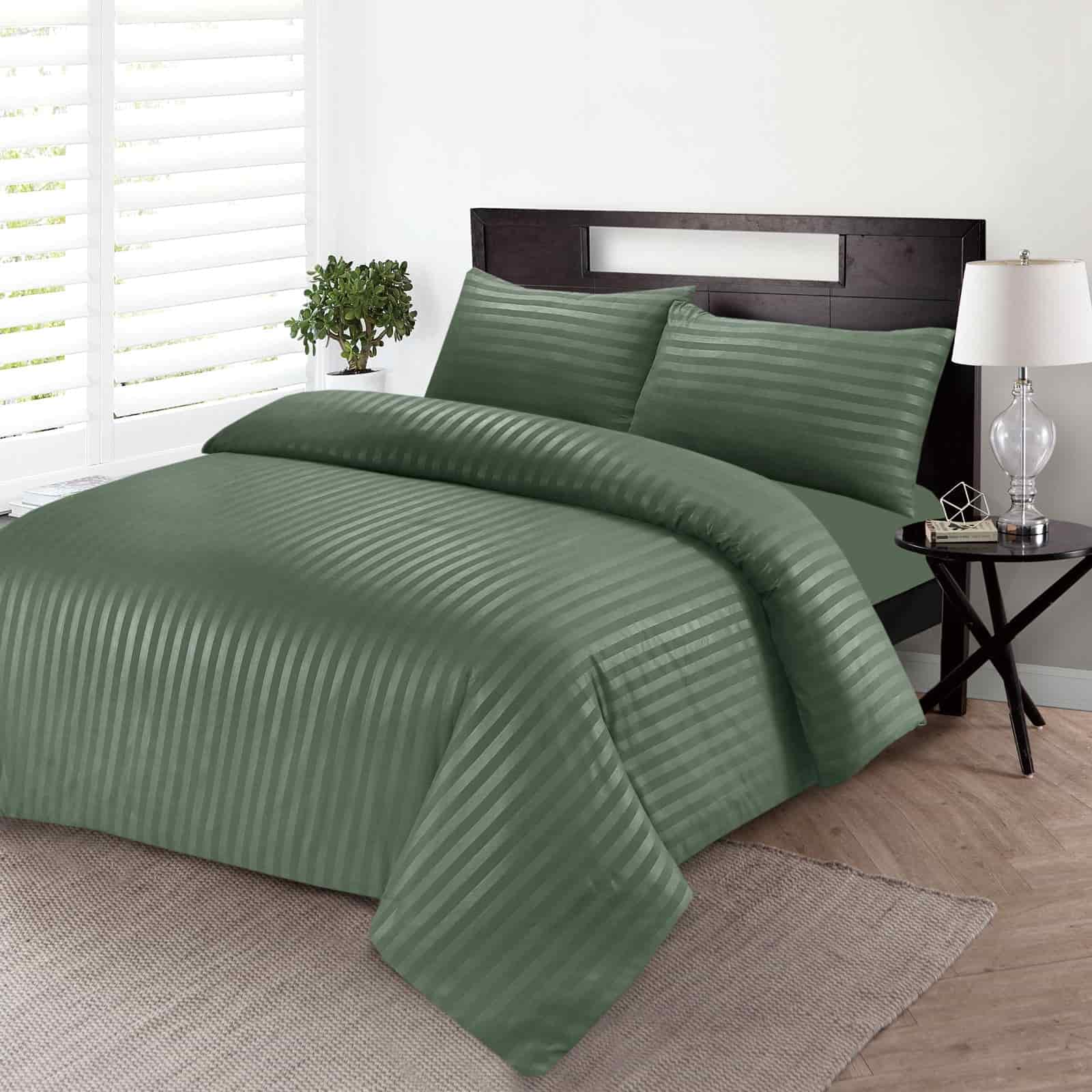 Green striped duvet cover set with pillowcases