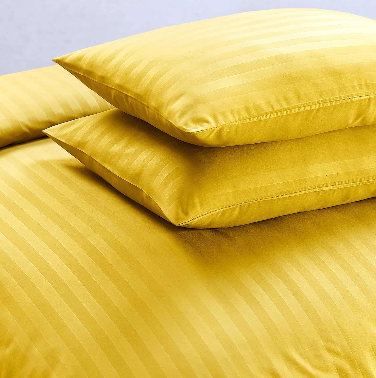 Mustard yellow duvet cover with pillow cases