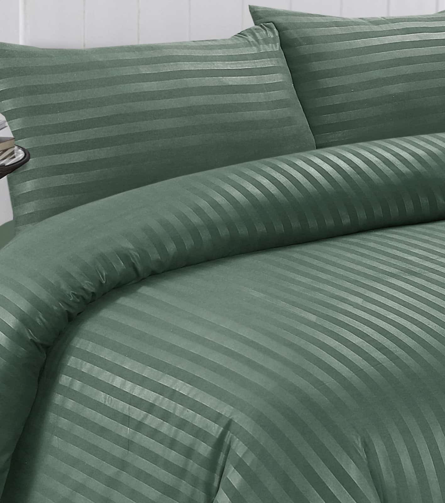 Soft breathable quilt cover set in green