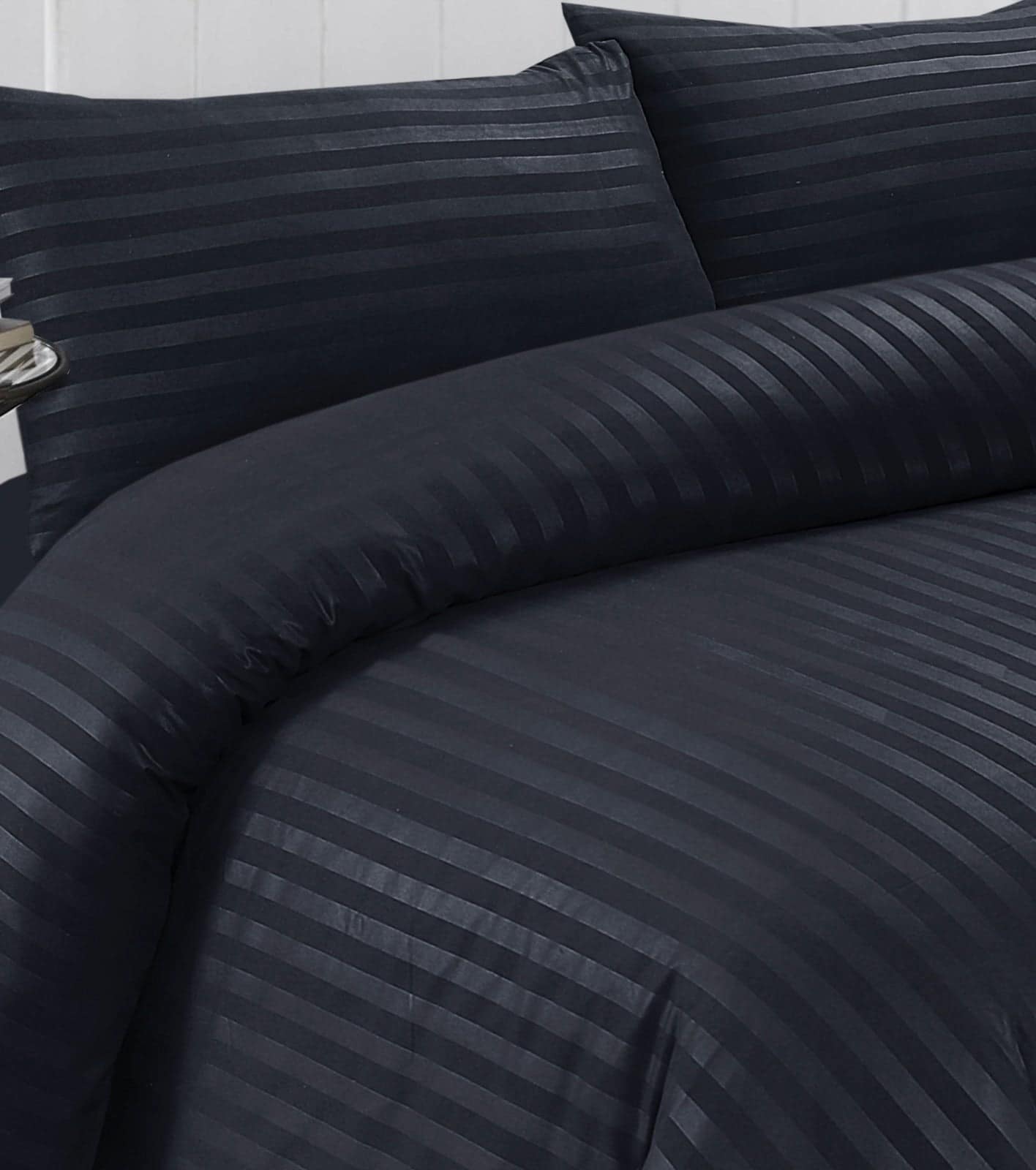 Soft striped bedding set in UK sizes