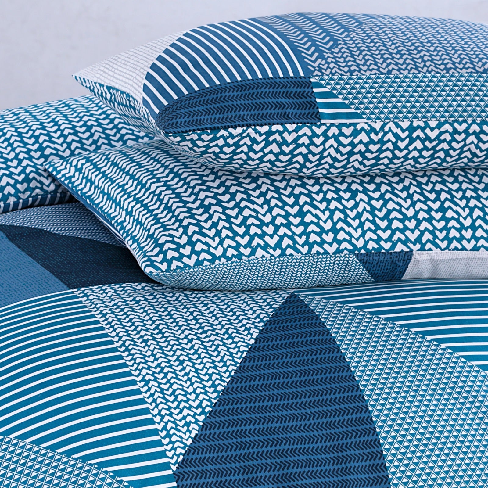 Stylish teal 4 piece bedding set for bedroom